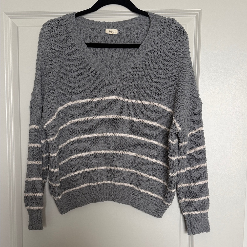 Debut Gray and White V-Neck Sweater